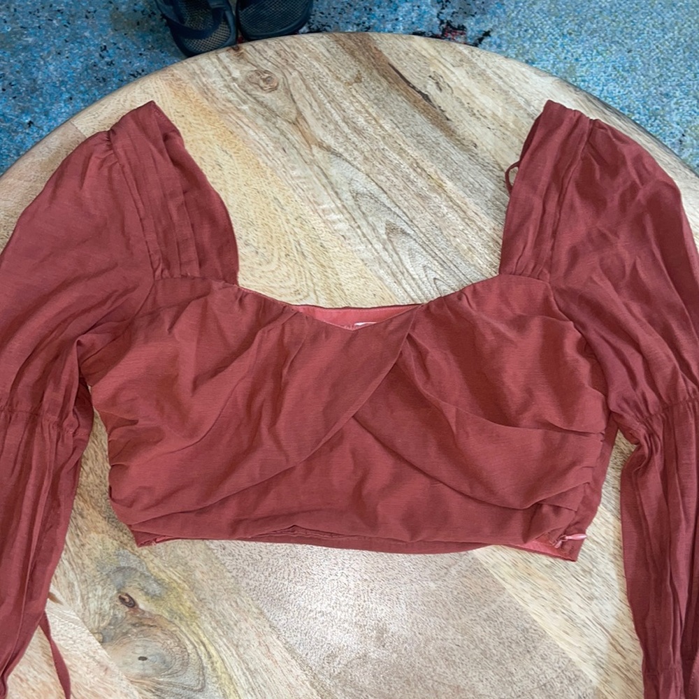 Boutique blouse size small. Only been worn one time is in great condition.